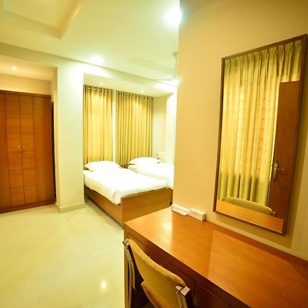 Hotel Priya Kottakkal Exterior photo