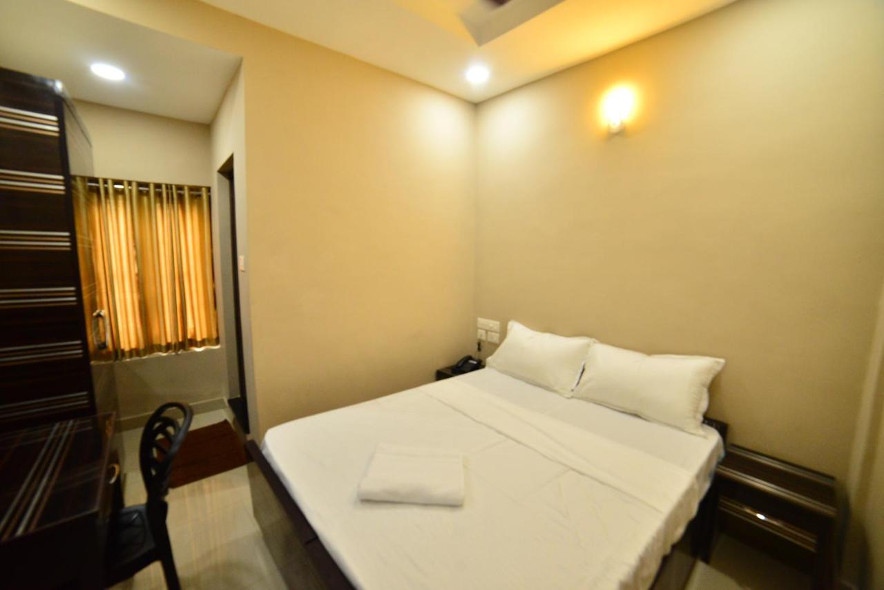 Hotel Priya Kottakkal Exterior photo