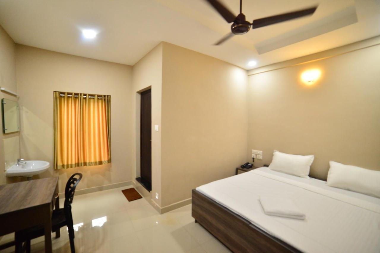 Hotel Priya Kottakkal Exterior photo