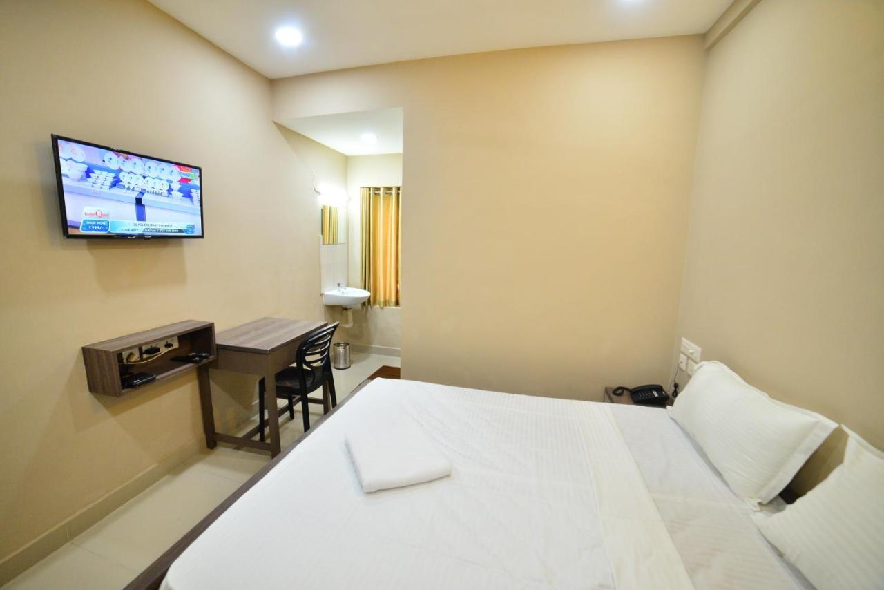 Hotel Priya Kottakkal Exterior photo