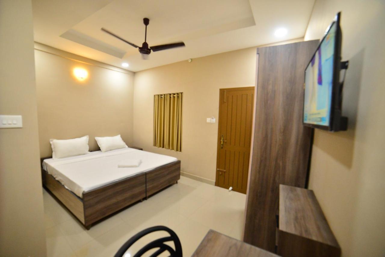 Hotel Priya Kottakkal Exterior photo
