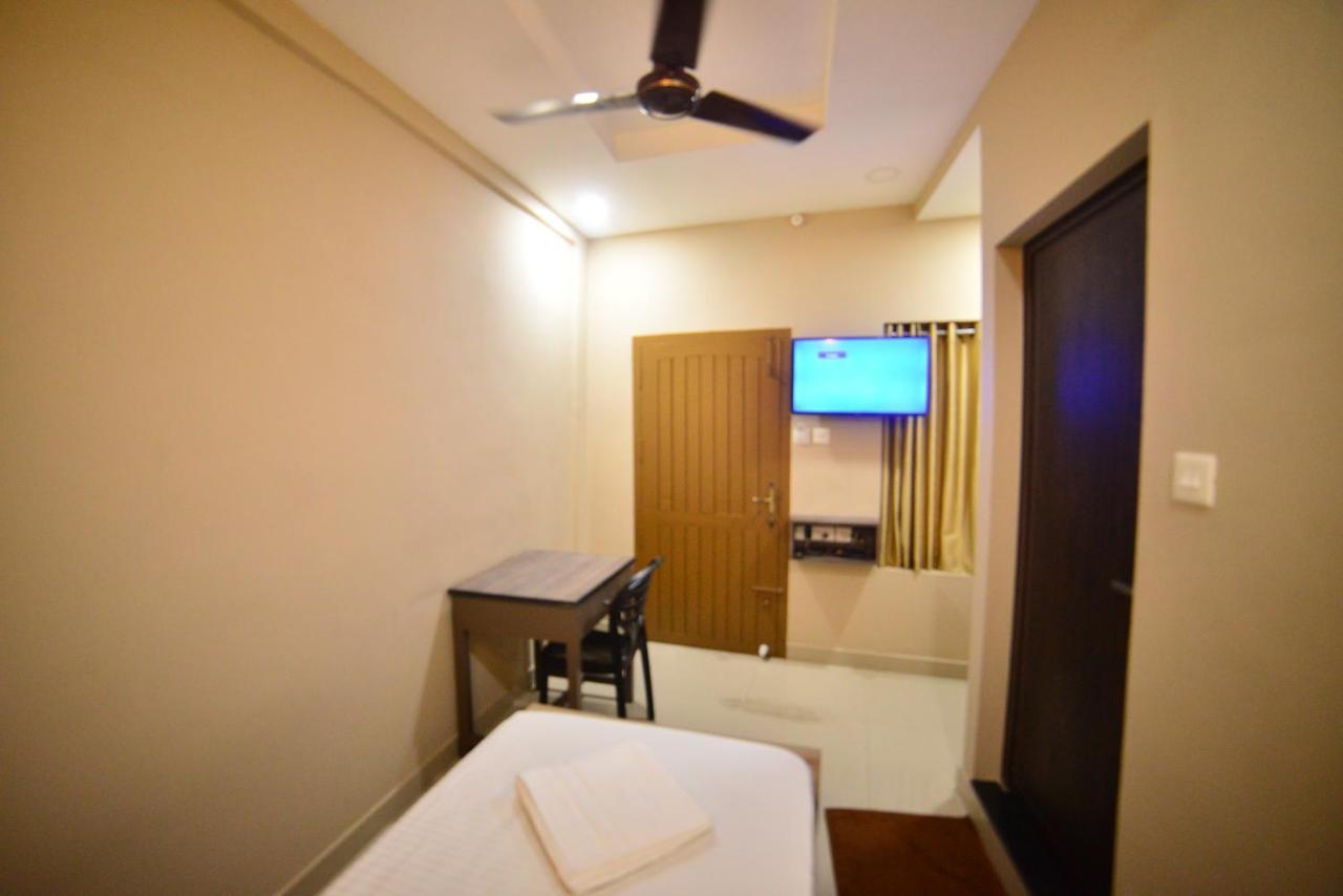 Hotel Priya Kottakkal Exterior photo