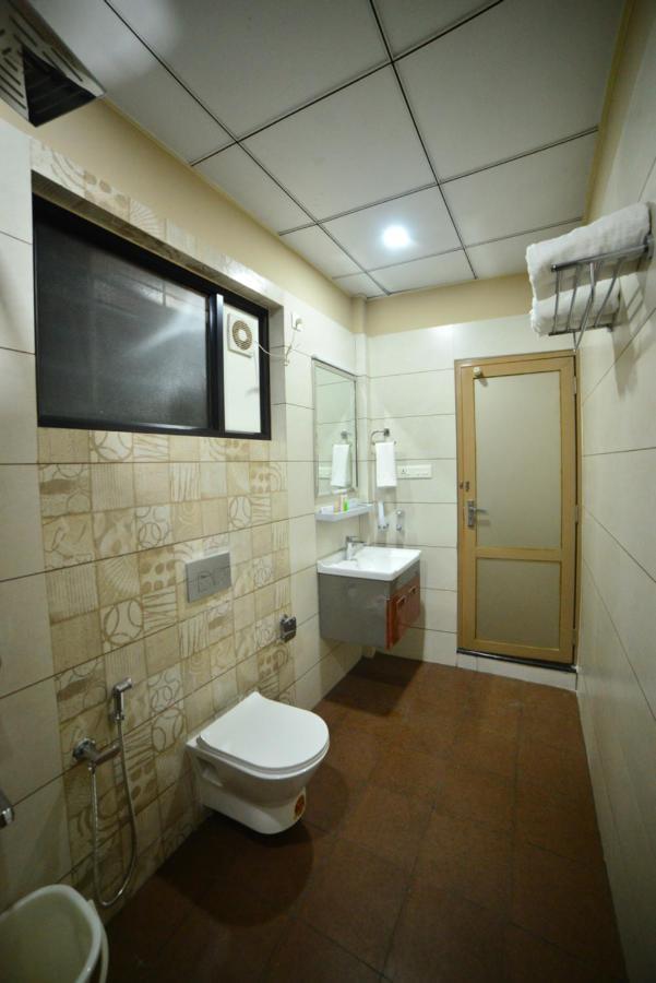 Hotel Priya Kottakkal Exterior photo