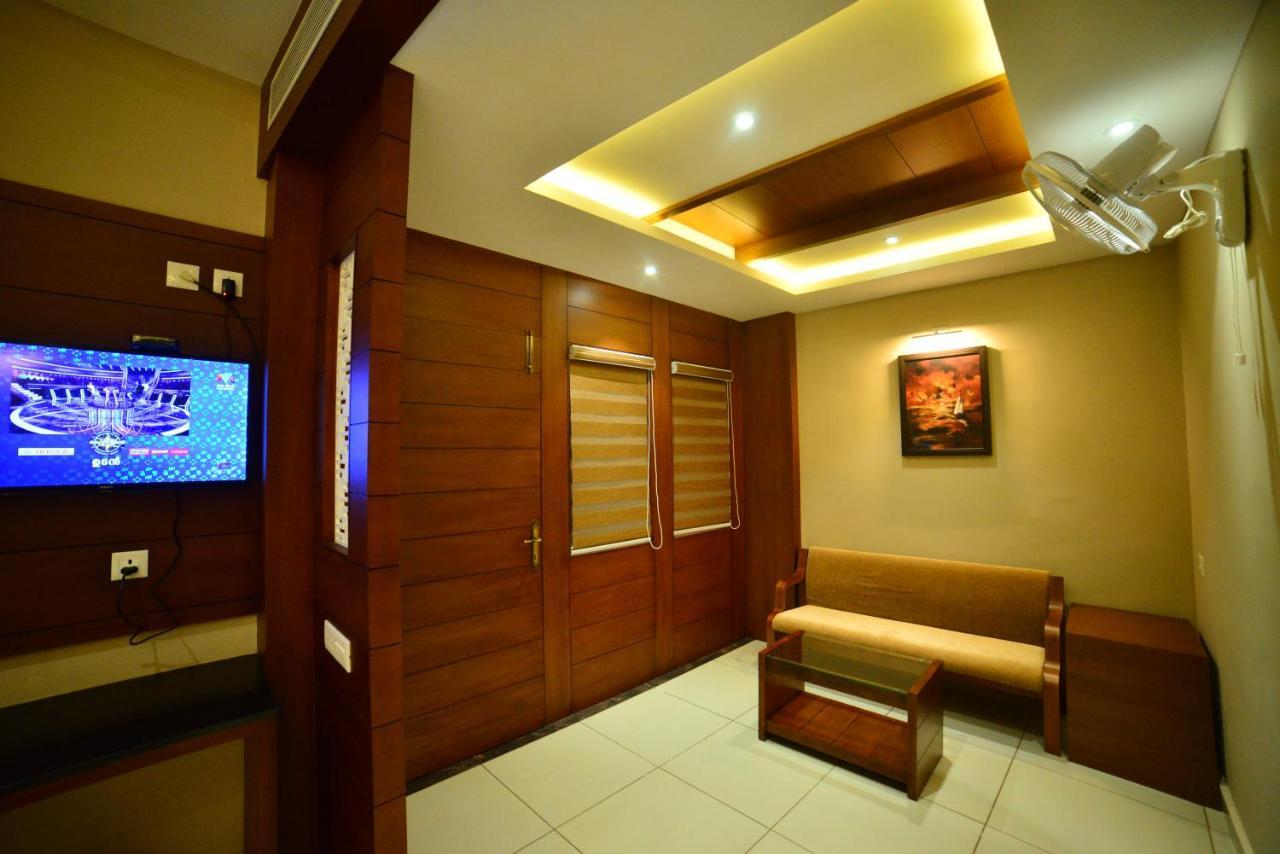 Hotel Priya Kottakkal Exterior photo